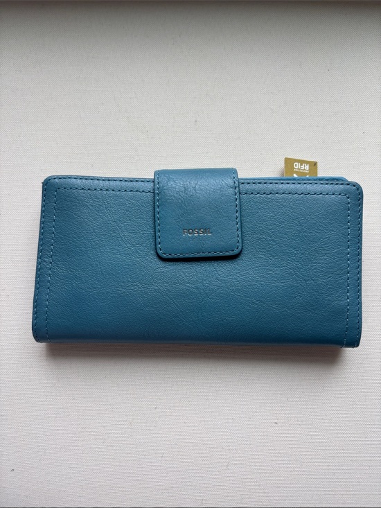 Fossil Handbags - NWT Fossil RFID ladies wallet